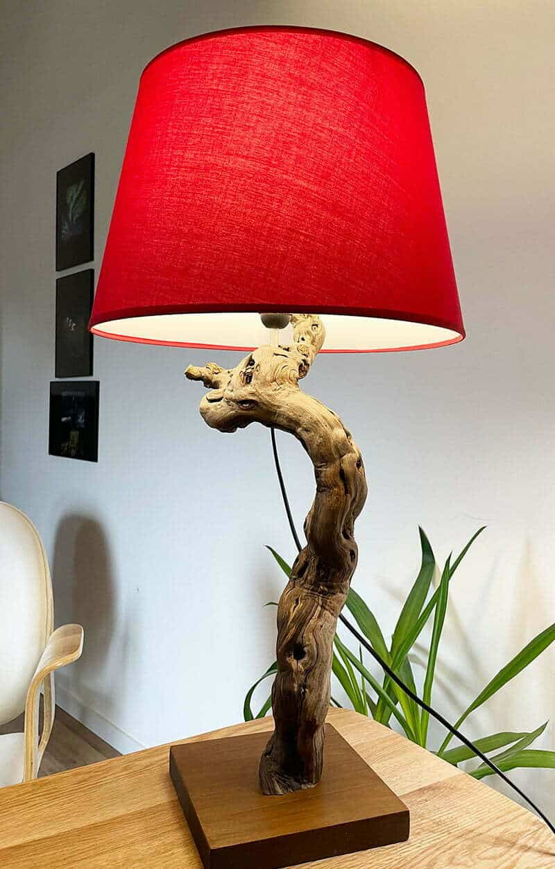 lampe pied de vigne avec un abat-jour rouge - atelier Nantes